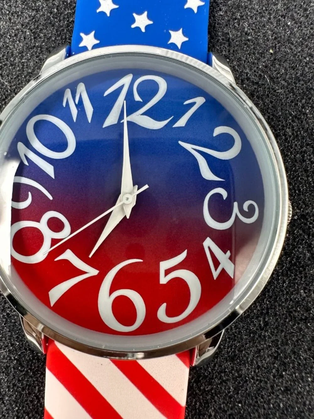 Patriotic Women Watch Silver Tone Red White Stars Stripes Band New Battery